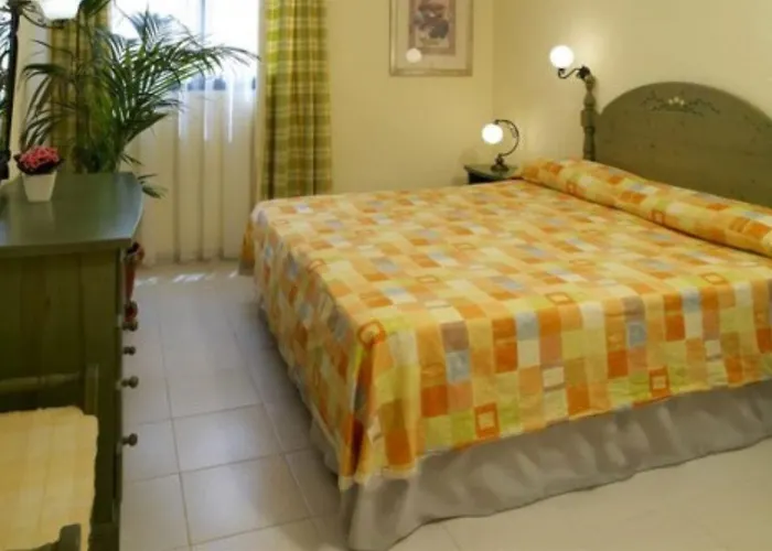 Апарт-готель Paradise Court 2*