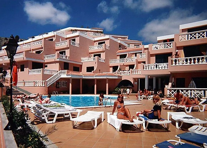 Paradise Court Адехе