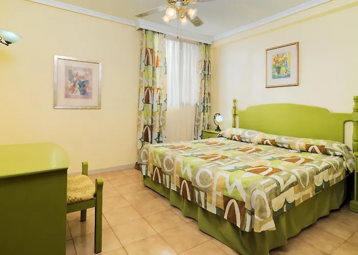 Aparthotel Paradise Court