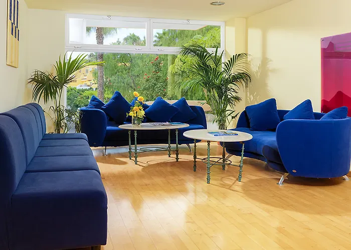 Paradise Court Aparthotel