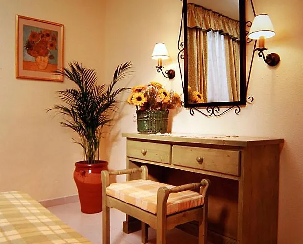 Paradise Court Aparthotel