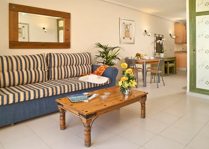 Paradise Court Apartmanhotel 2*